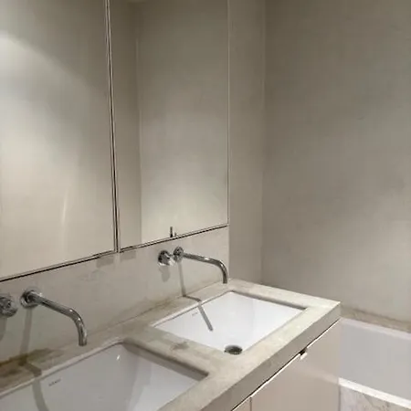 Апартаменти Modern Two-bedroom With Breathtaking Views And Two Charming Terraces T39