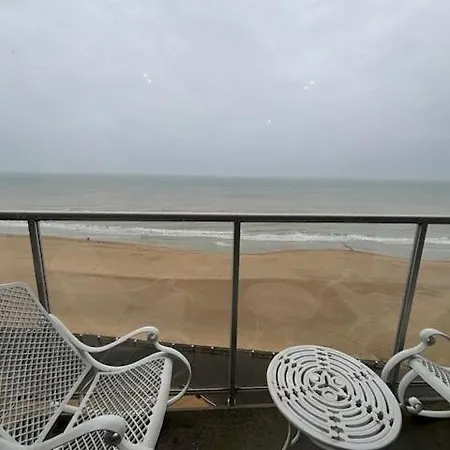 Modern Two-bedroom With Breathtaking Views And Two Charming Terraces T39 * Ostende
